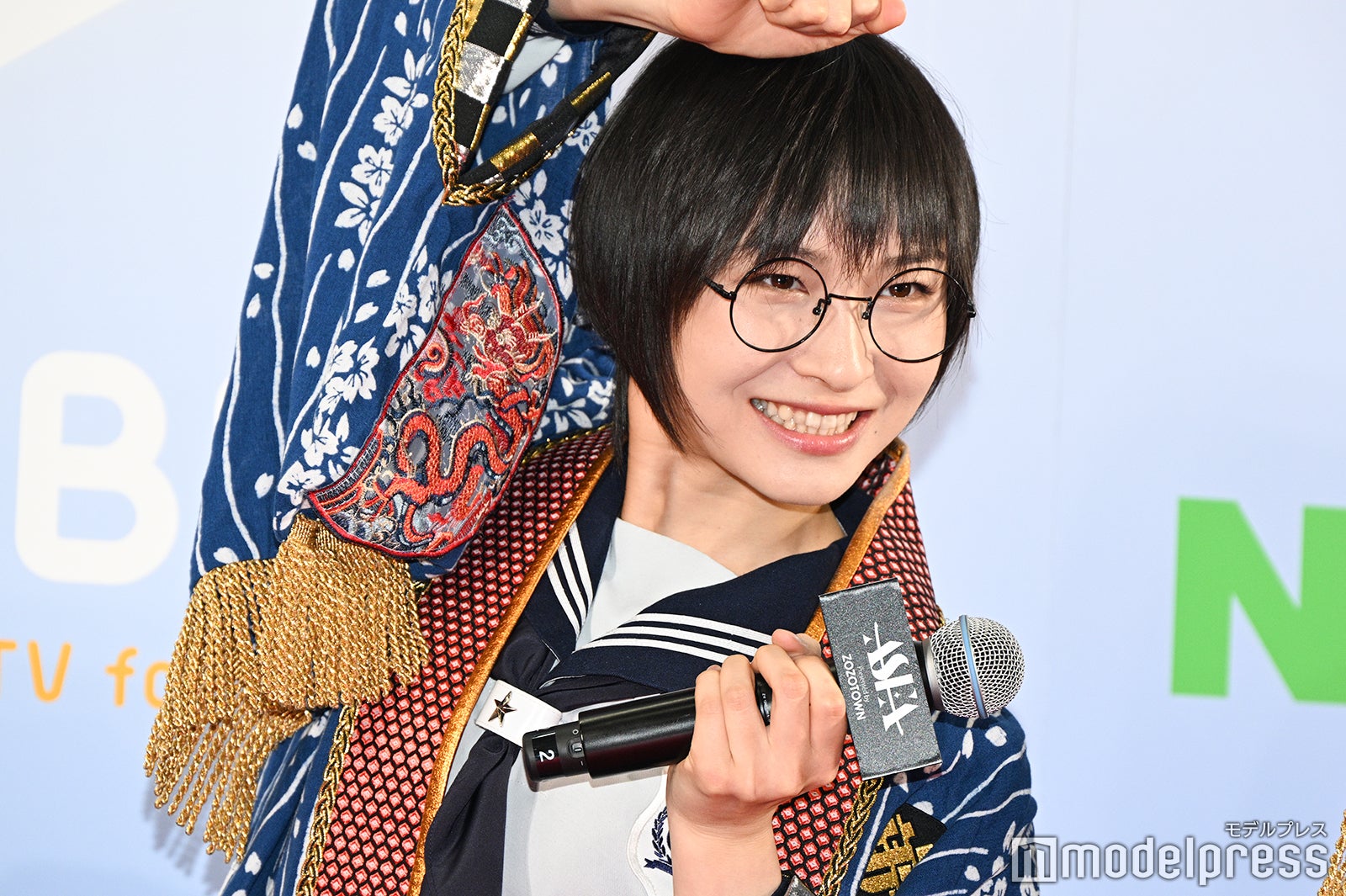 画像38/39) 新しい学校のリーダーズ・SUZUKA、メガネ外した