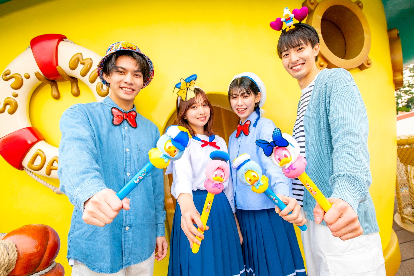 グワグワスティック各1,500円アクセサリーグワグワスティック用各1,200円※全5種類を揃えることができるセットも販売（C）Disney