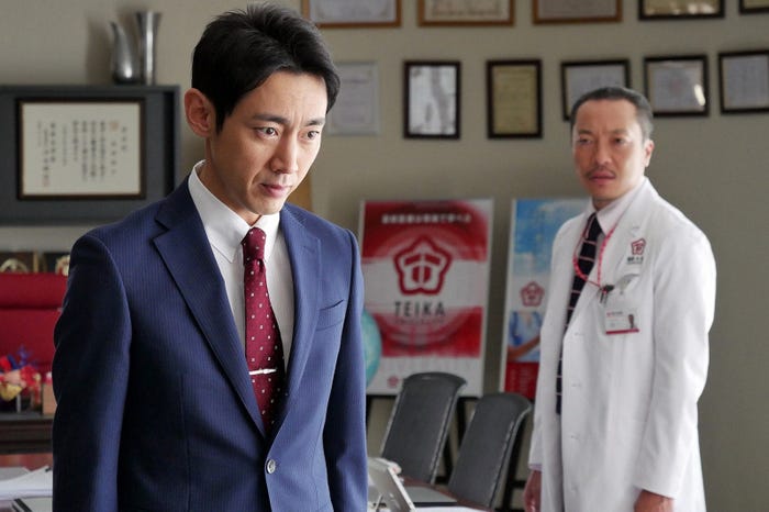 小泉孝太郎、音尾琢真/「ブラックペアン」第5話より(C)TBS