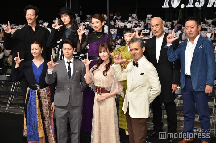 (前列左から)観月ありさ、瀬戸康史、深田恭子、渡部篤郎(後列左から)大貫勇輔、栗原類、小沢真珠、どんぐり、麿赤兒、武内英樹監督(C)モデルプレス