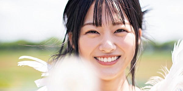 櫻坂46原田葵、純白ドレス姿で卒業メモリアルグラビア披露 「blt graph