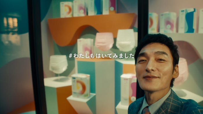 草なぎ剛/新CM「ショーウィンドウ」篇より(提供写真)
