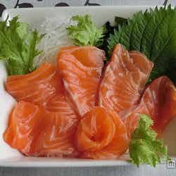 サーモンのとろの部分の刺し身/画像提供:WATATSUMI