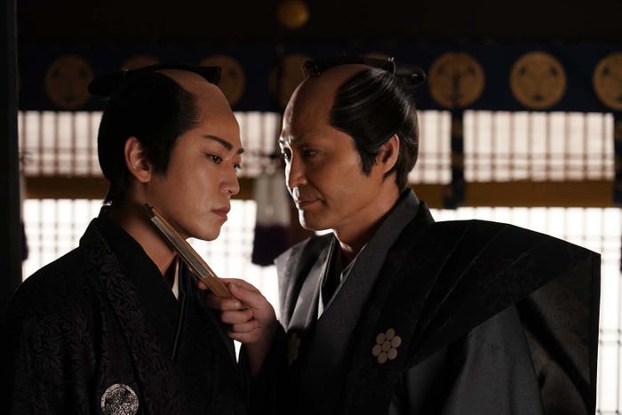 亀梨和也、安田顕「大奥」第3話より(C)フジテレビ