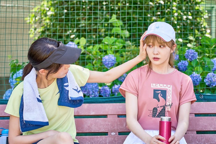 森カンナ、加藤史帆(C)「彩香ちゃんは弘子先輩に恋してる」製作委員会・MBS/第7話より