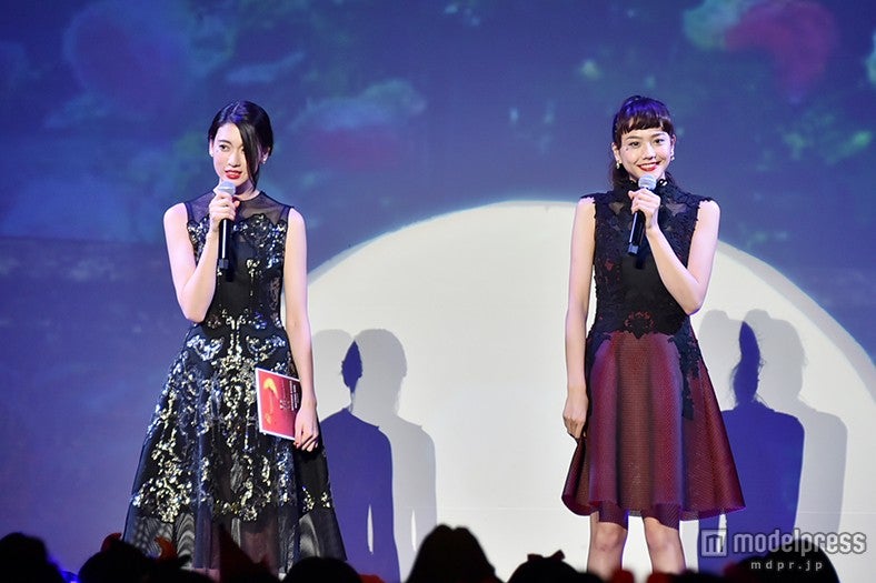 ファンイベントを開催した（左から）三吉彩花、松井愛莉【モデルプレス】