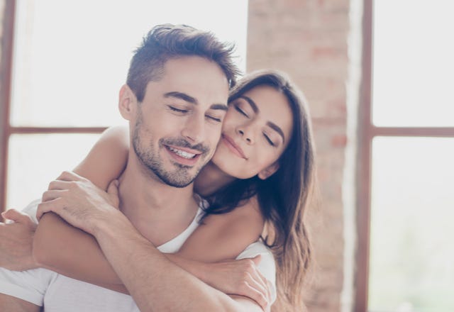 最高のご褒美です 彼が悶絶しちゃう 可愛いハグ の仕方4つ モデルプレス 最高のご褒美です 彼が悶絶しちゃう 可愛いハグ の仕方4つ モデルプレス