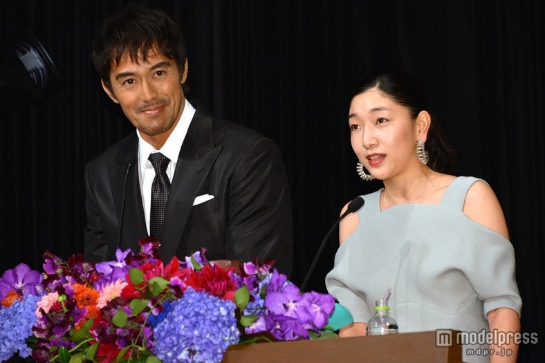 司会を務めた阿部寛、安藤サクラ