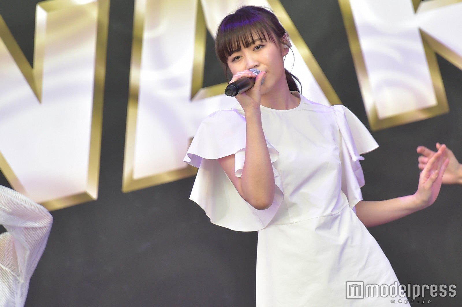 鷲尾伶菜 （C）モデルプレス