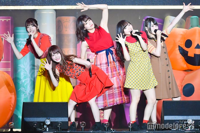 高本彩花、加藤史帆、佐々木久美、齊藤京子、潮紗理菜(C)モデルプレス