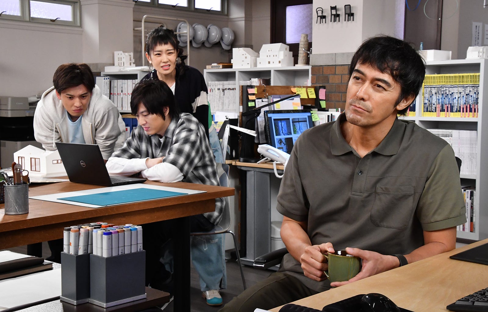 荒井敦史、塚本高史、奈緒、阿部寛（C）カンテレ