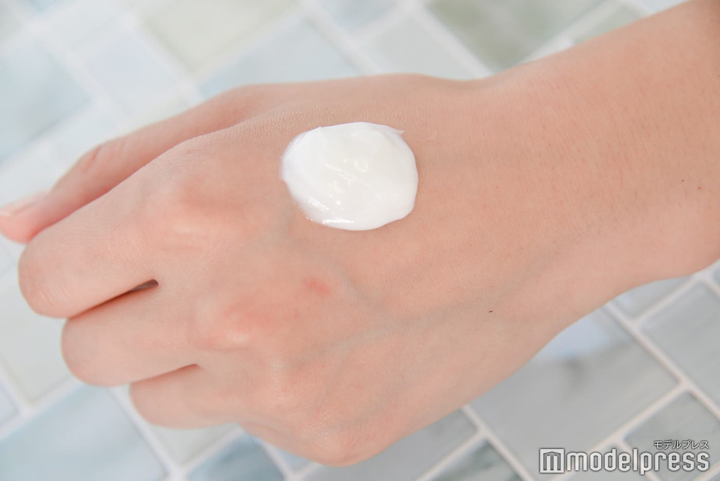 使用する量はさくらんぼ大(直径約2cm)(C)モデルプレス