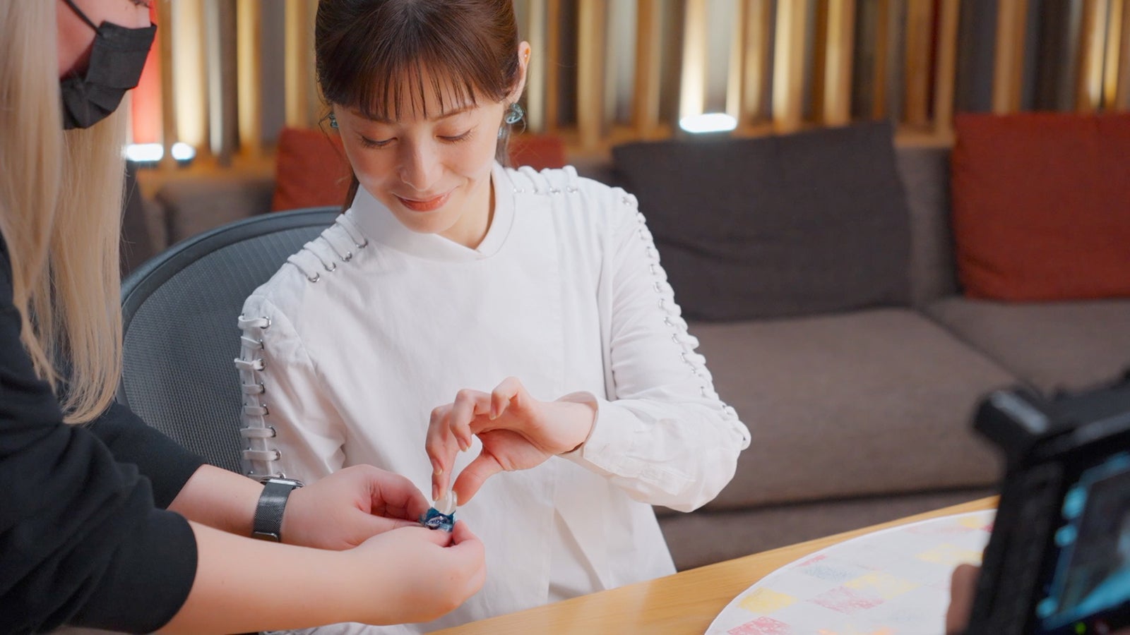 松浦亜弥／新WEB CM「松浦亜弥 CM収録 夏」篇メイキングより（提供写真）