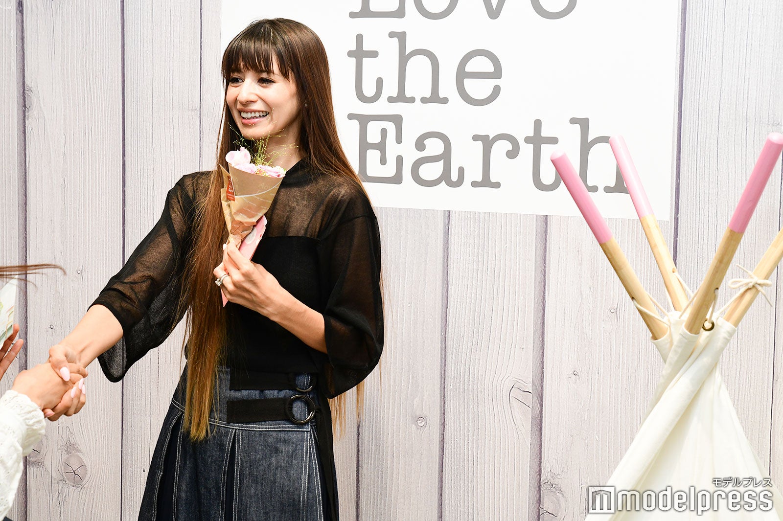 お渡し会の様子／吉川ひなの （C）モデルプレス