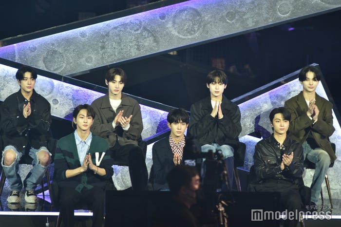 (後列左から)JAKE、SUNGHOON、SUNOO、NI-KI(前列左から)JUNGWON、HEESEUNG、JAY/ENHYPEN(C)モデルプレス