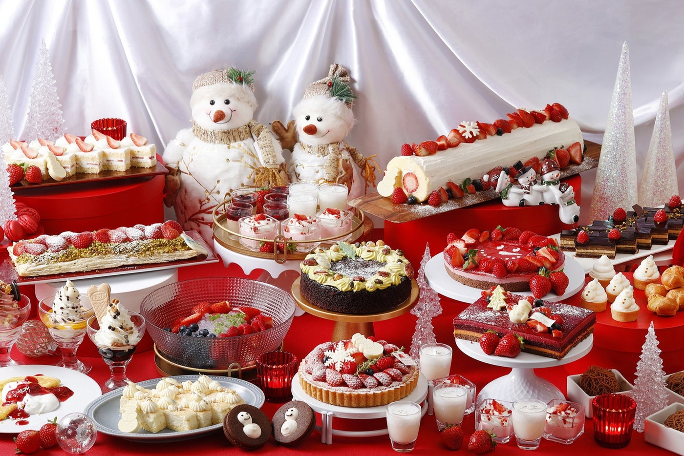 フェスティブストロベリー スイーツブッフェ～スノーマンワンダーランド～／提供画像