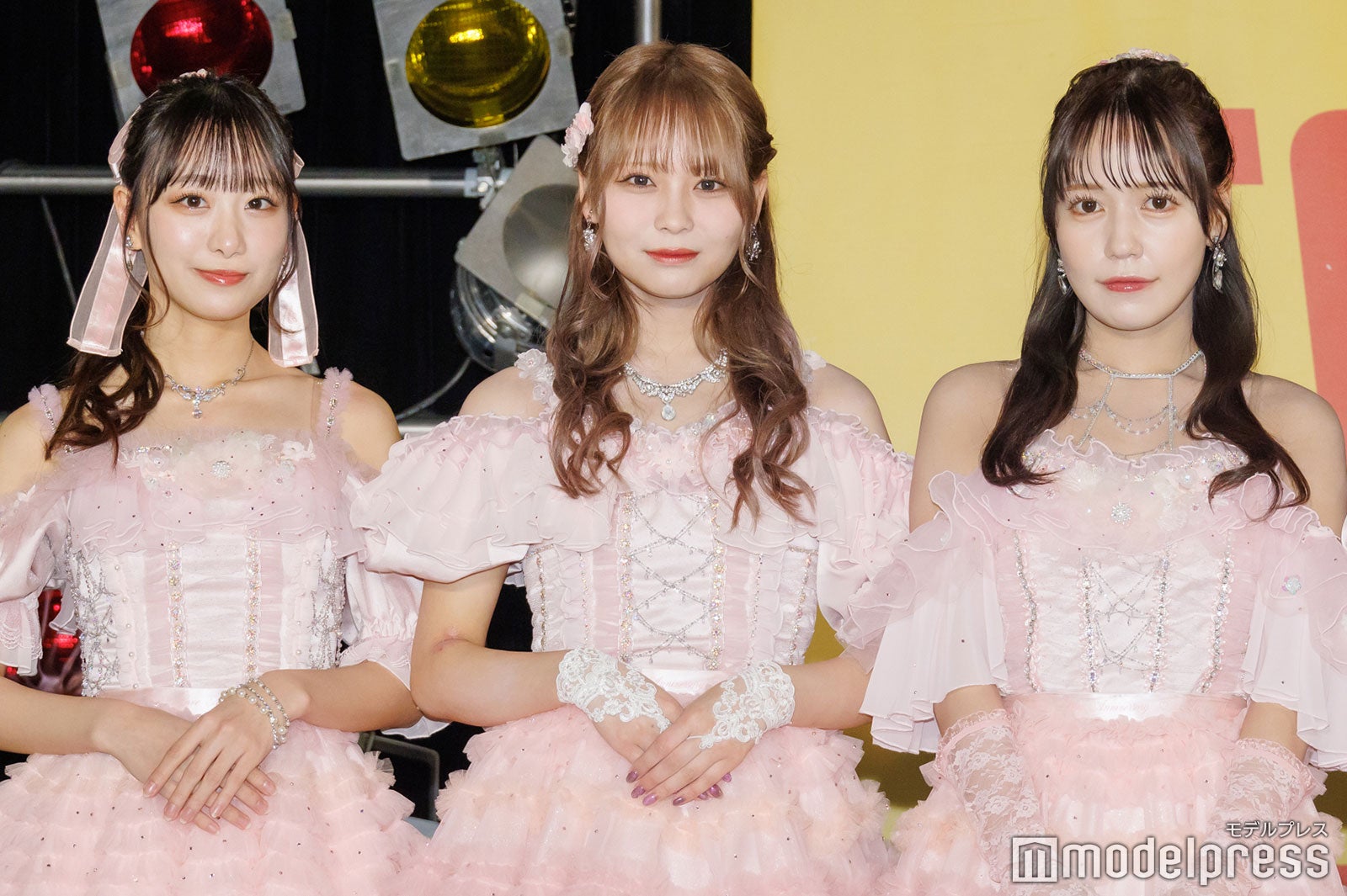 （左から）瀧脇笙古、大場花菜、諸橋沙夏（C）モデルプレス