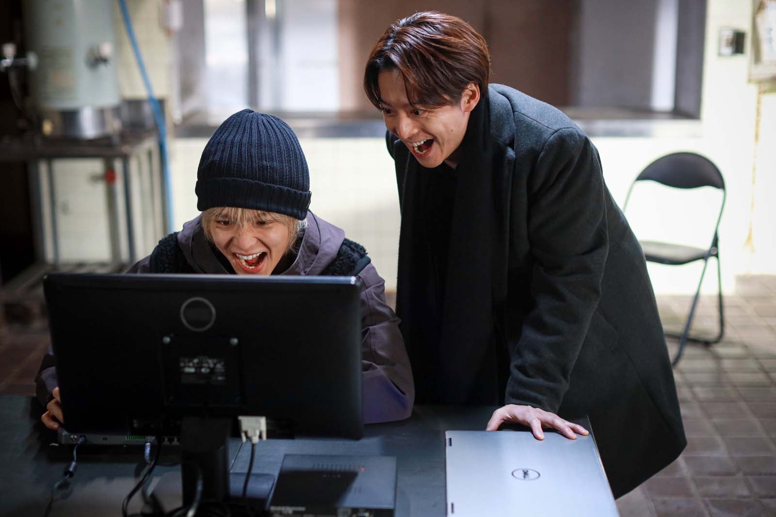 佐藤大樹、小池徹平「離婚しない男―サレ夫と悪嫁の騙し愛―」最終話より（C）テレビ朝日