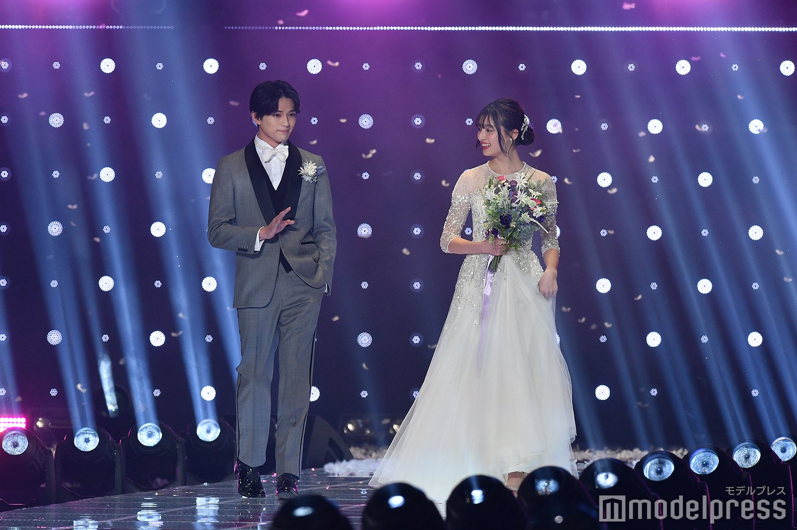 新田真剣佑、吉川愛（C）モデルプレス