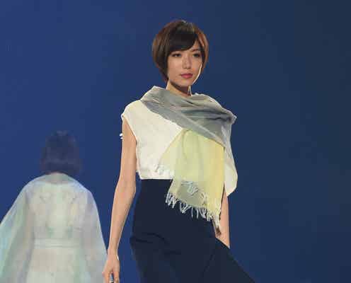 光宗薫、大人レディな揺れスカートで魅了<神コレ2016S/S>