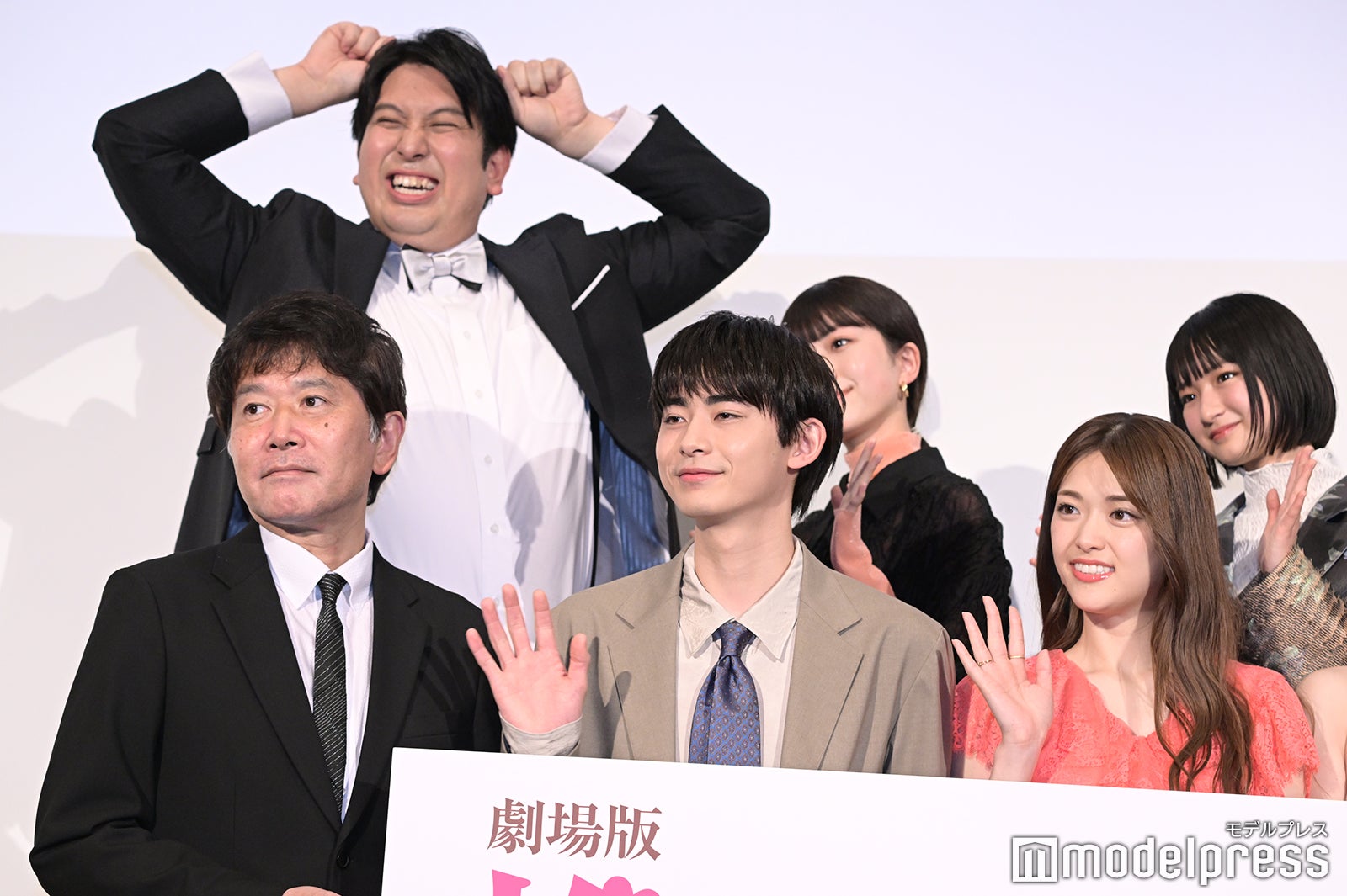 （前列左から）大谷健太郎監督、豊田裕大、松村沙友理（後列左から）ジャンボたかお、伊礼姫奈、和田美羽（C）モデルプレス（C）モデルプレス