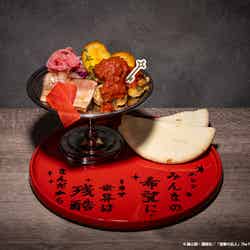 【エレン・ミカサ】情熱の辛口ソースとセセリ肉のピタパン〜滾る血脈のロンド〜税込1,990円(C)諫山創・講談社/「進撃の巨人」The Final Season製作委員会