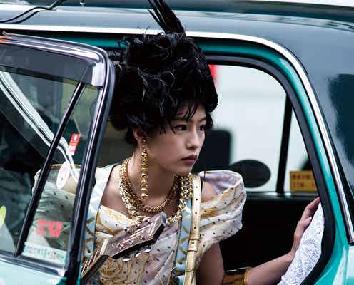 南沙良、肩出し&美脚で圧倒的インパクト カメラマンも「脱帽」