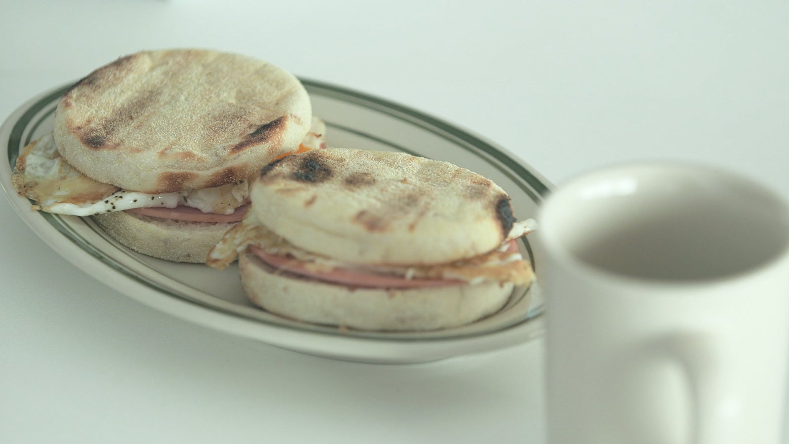 至恩が作った朝食「TERRACE HOUSE OPENING NEW DOORS」9th WEEK（C）フジテレビ／イースト・エンタテインメント