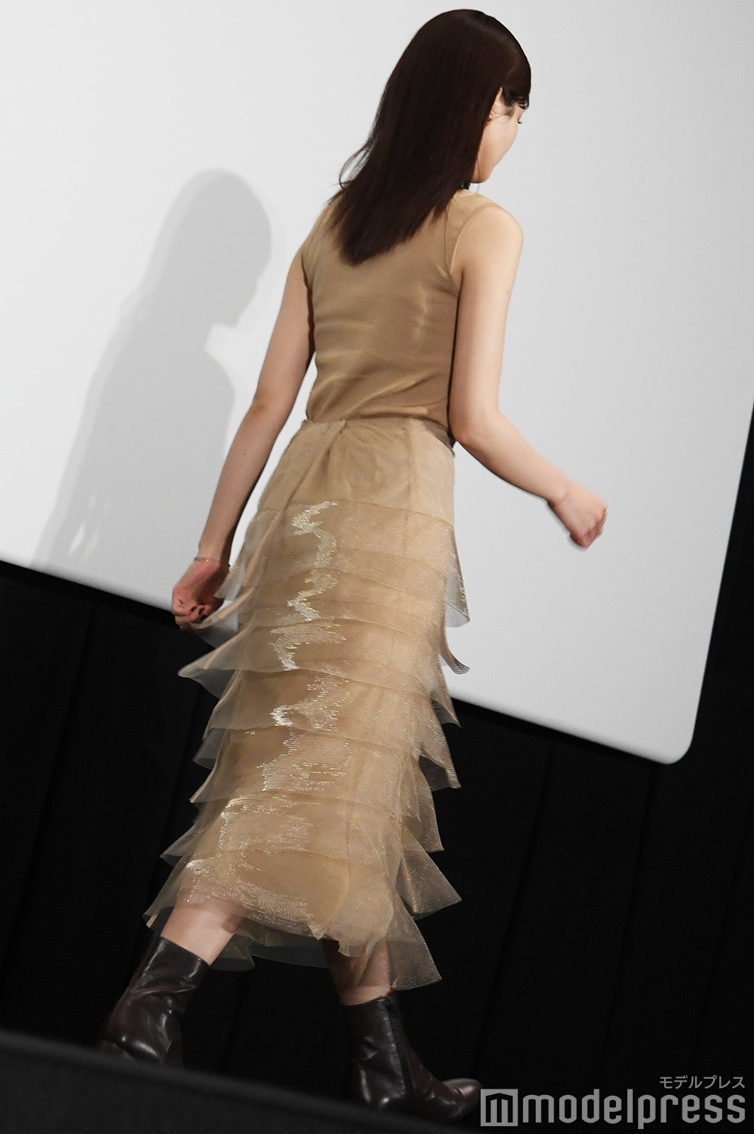 華やかなドレスを着こなす生見愛瑠（C）モデルプレス