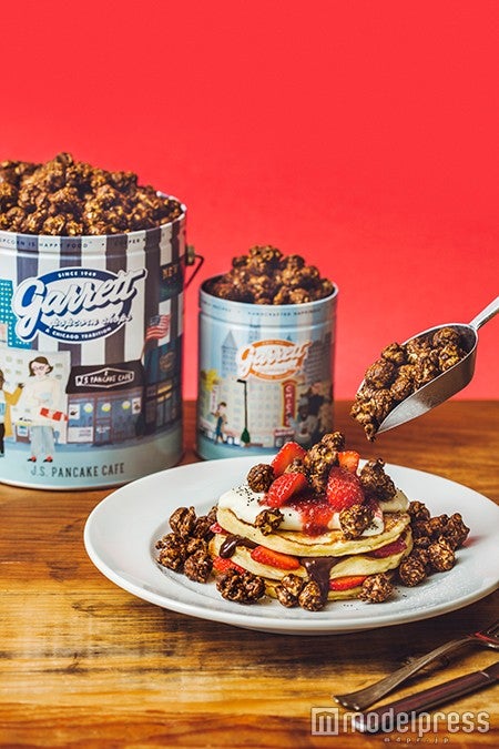 「ストロベリー チョコレート マスカルポーネ パンケーキ」1，380円（税込）／画像提供：ベイクルーズ