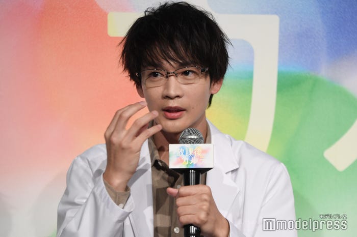 好きだった給食メニューについて語る松下洸平(C)モデルプレス