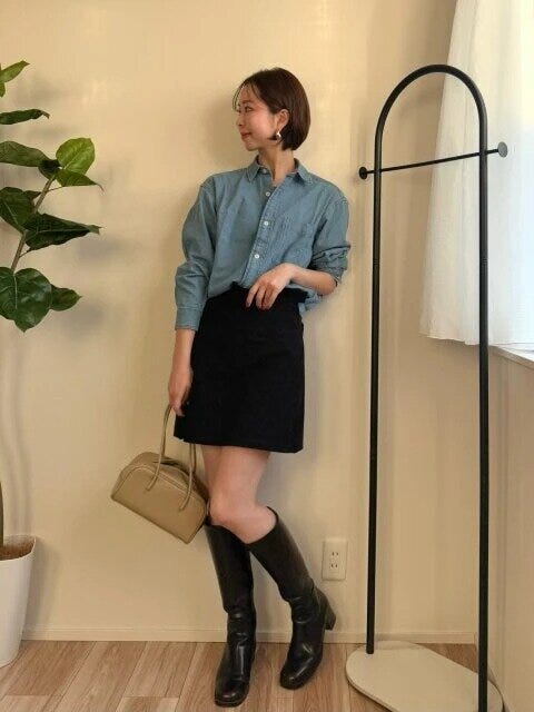 デニムシャツショートパンツコーデ