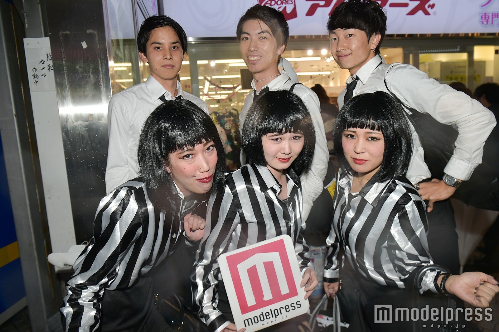 ブルゾンちえみ仮装とwithB仮装が偶然居合わせる（C）モデルプレス