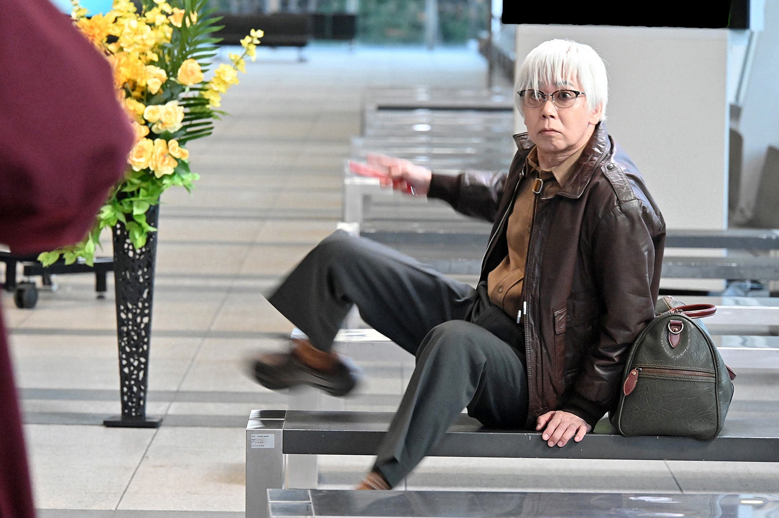 手塚とおる「新空港占拠」第1話より（C）日本テレビ