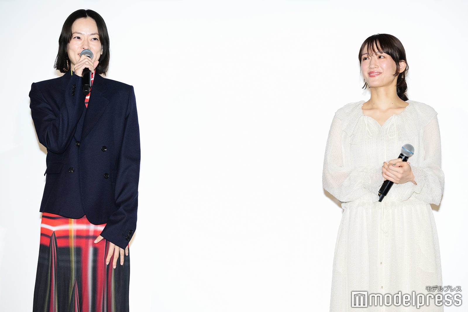 市川実日子、綾瀬はるか（C）モデルプレス