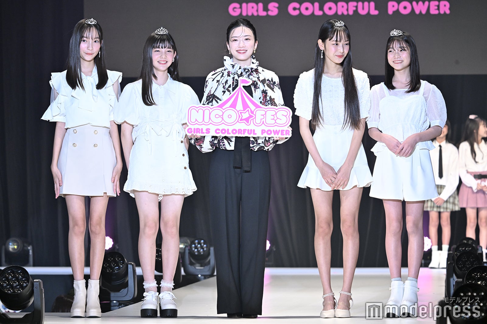 （左から）上妻美咲、松尾そのま、永野芽郁、十文字陽菜、梨里花（C）モデルプレス