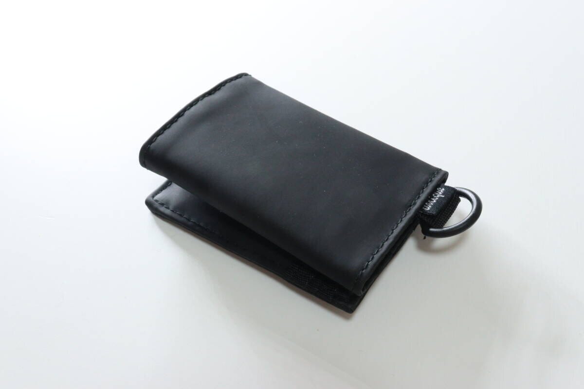 ダイソー 三つ折り財布 ダイソーの三つ折り財布のビジュアル