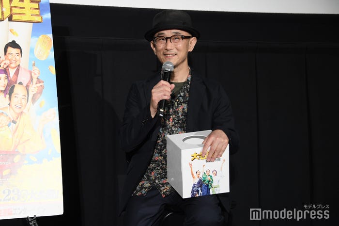 質問にウキウキで回答する前田哲監督(C)モデルプレス