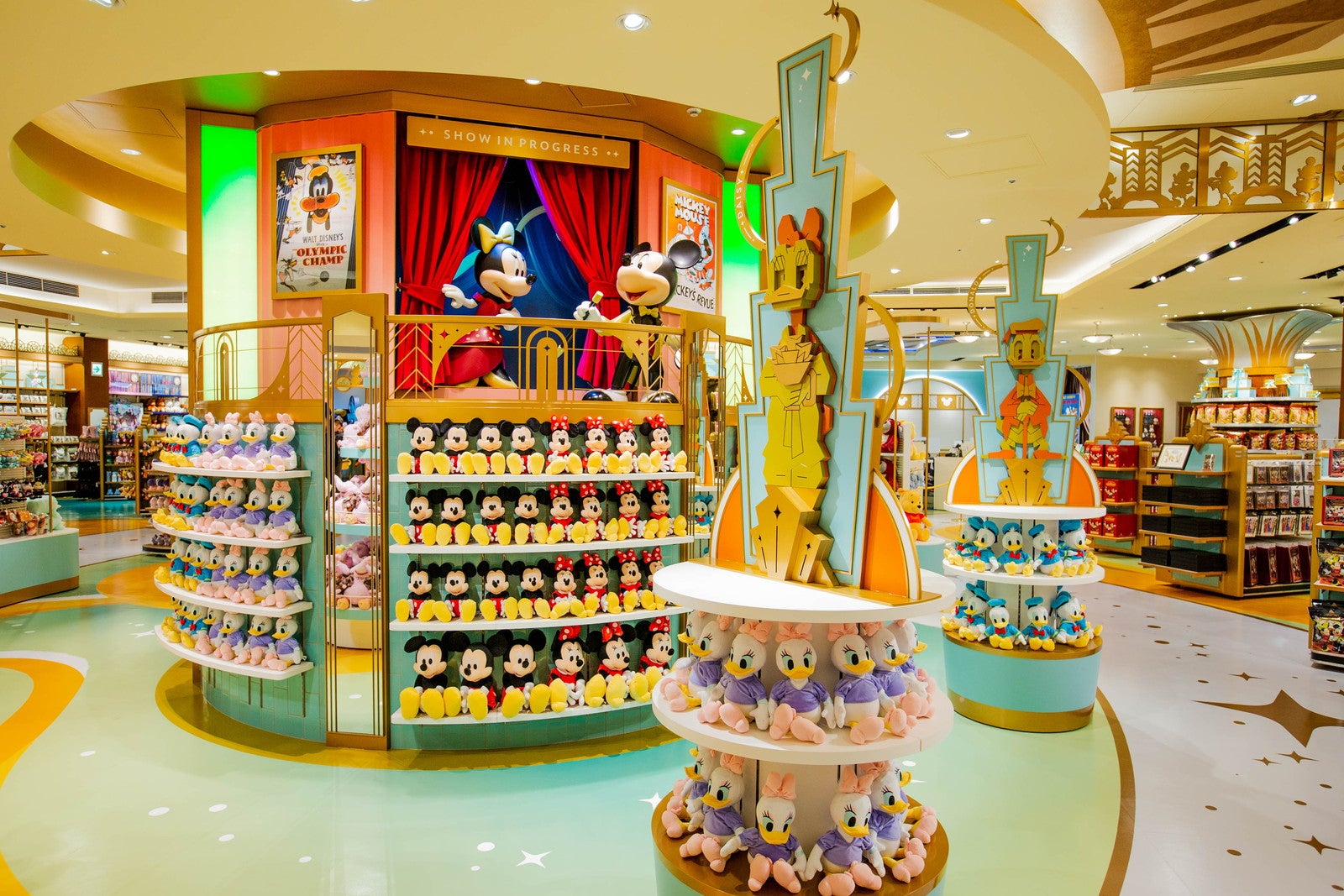 ディズニーストア 東京ディズニーリゾート店（C） Disney （C）Disney. Based on the “Winnie the Pooh” works by A.A. Milne and E.H. Shepard.