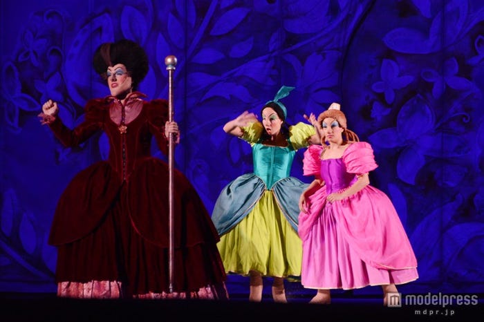 「ディズニー・オン・アイス」継母、ドリゼラ、アナスタシア