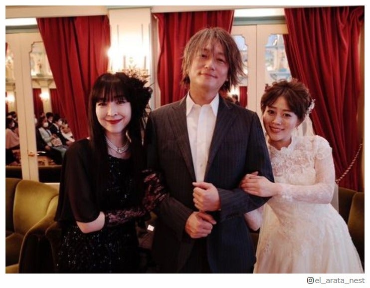 井浦新、高畑充希＆麻生久美子と“腕組み”3ショット「unknown」「あのキス」「にじいろカルテ」混在で「情報量すごい」の声