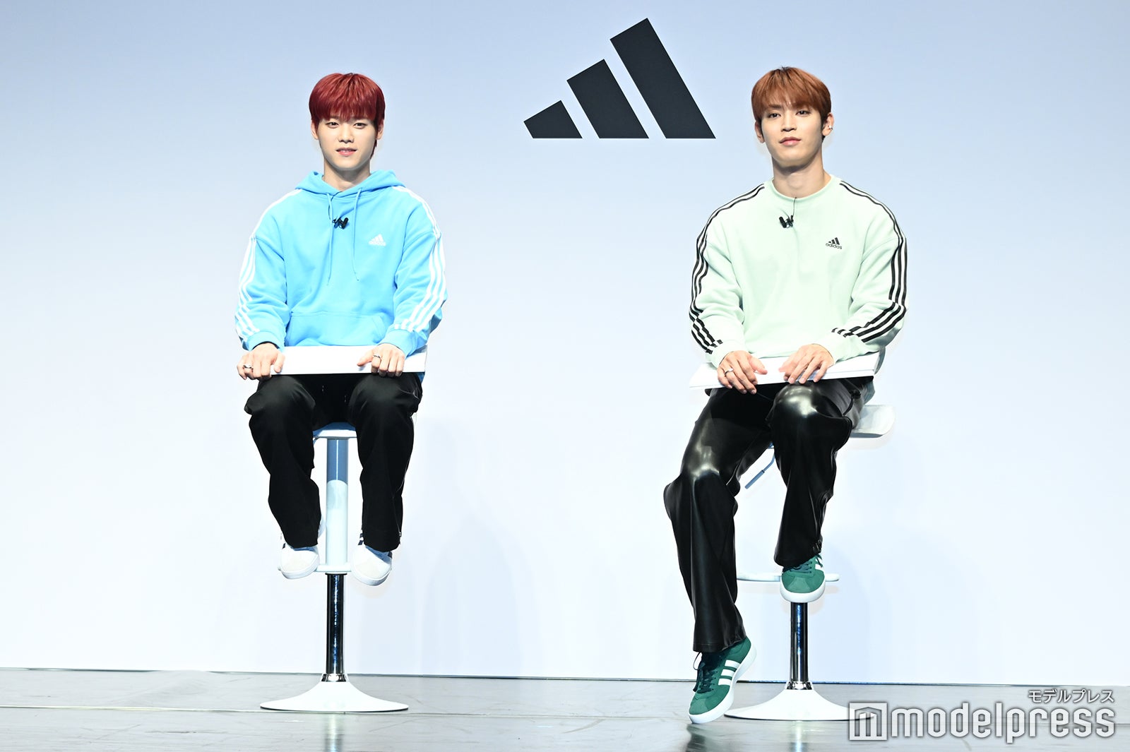 座り方に個性が出る木村柾哉、與那城奨（C）モデルプレス