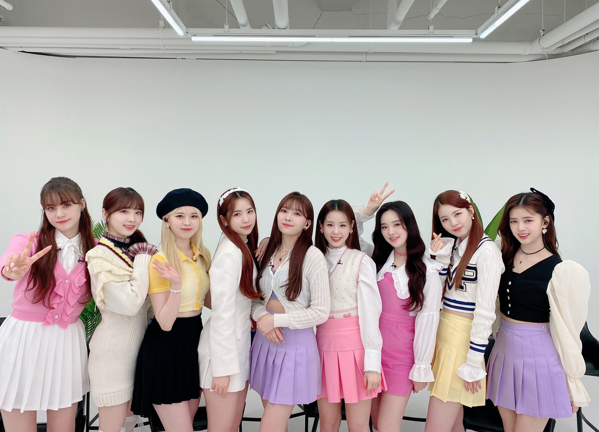 NiziU、韓国から新曲「ASOBO」披露に反響 森圭介アナは号泣「親心が行きすぎちゃって」