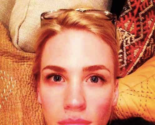 美人すぎる女優ジャニュアリー・ジョーンズ、別人のような子ども時代の写真