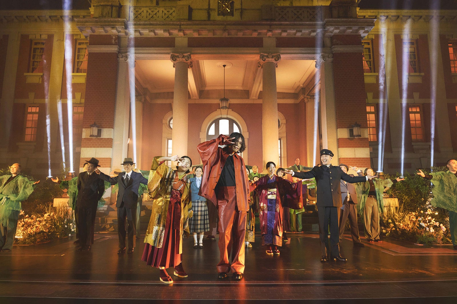 米津玄師ほか（提供写真）