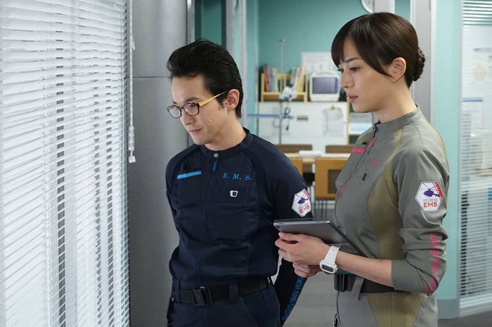 浅利陽介、比嘉愛未/「コード・ブルー」第9話より(画像提供:フジテレビ)
