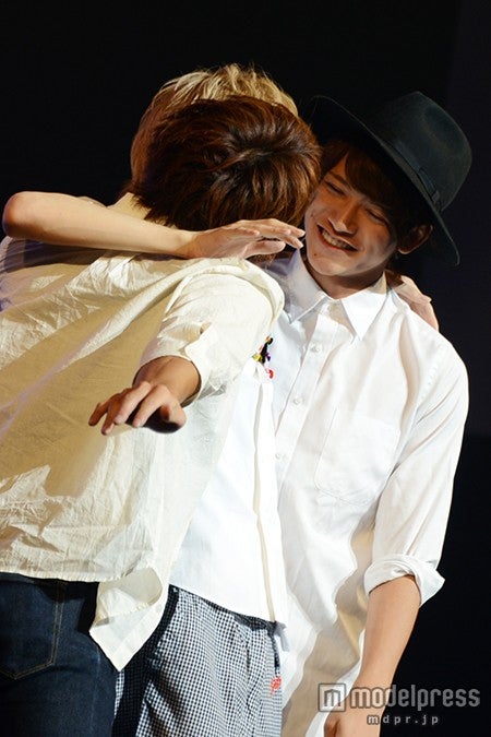 “ほっぺにチュー”も披露