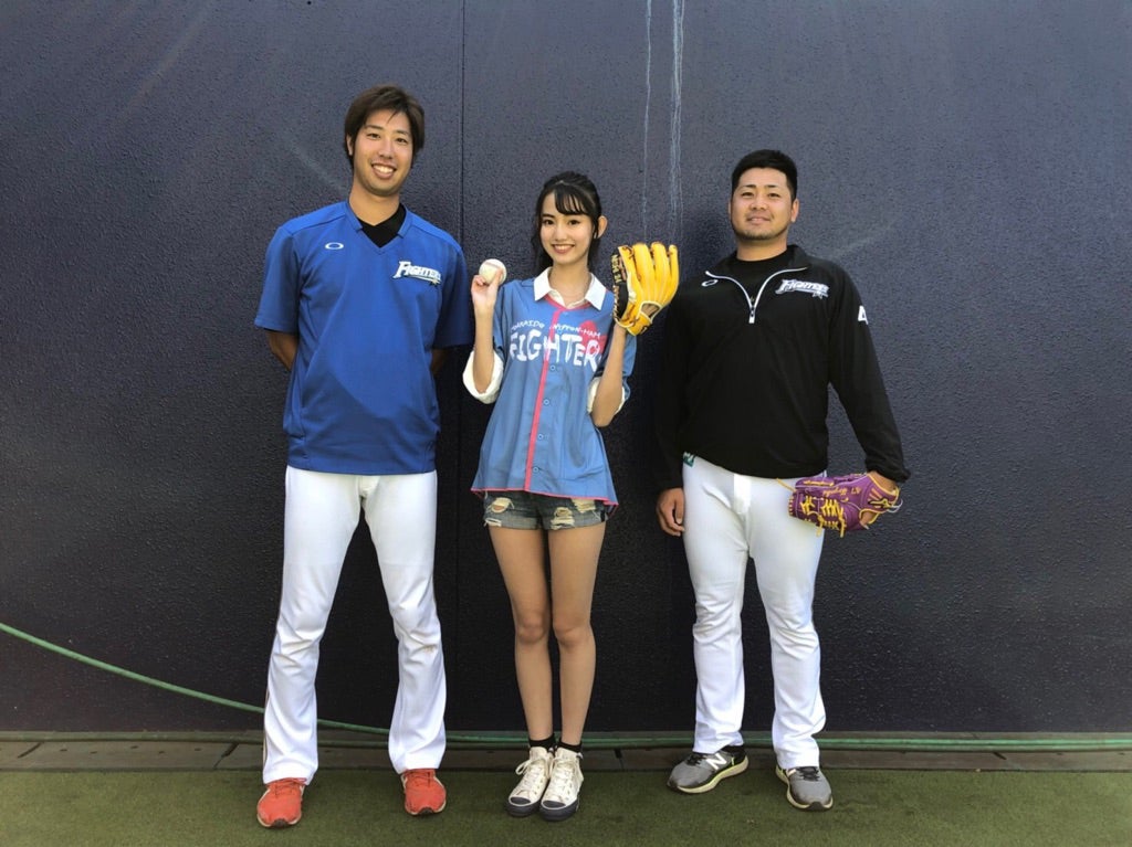 黒木麗奈（中央）（提供写真）