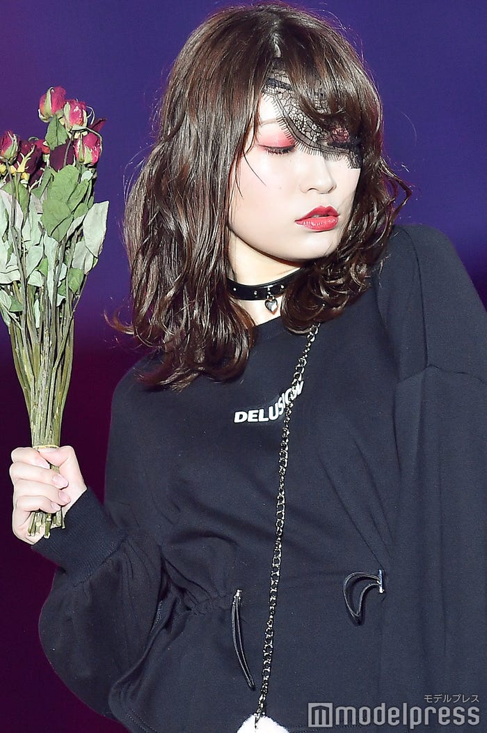 吉田朱里/ステージの模様(C)モデルプレス