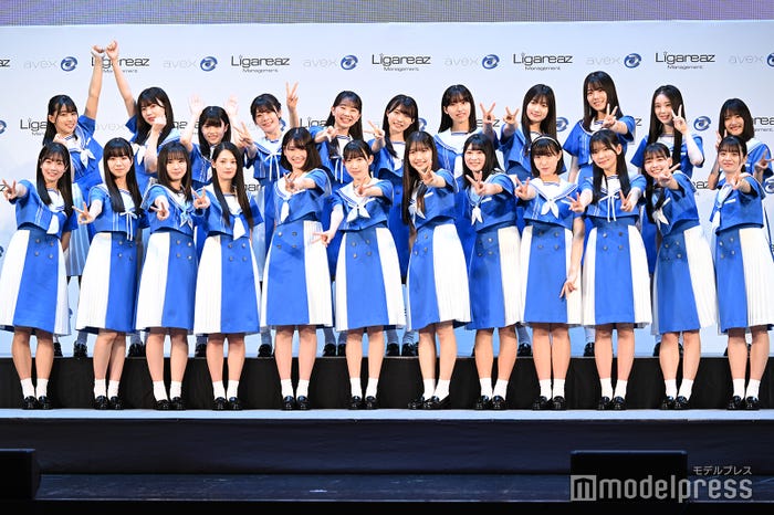 僕が見たかった青空/(後列左から)岩本理瑚、宮腰友里亜、木下藍、持永真奈、塩釜菜那、金澤亜美、山口結杏、萩原心花、伊藤ゆず、長谷川稀未、青木宙帆/(前列左から)須永心海、工藤唯愛、安納蒼衣、吉本此那、柳堀花怜、八木仁愛、早崎すずき、杉浦英恋、八重樫美伊咲、今井優希、秋田莉杏、西森杏弥(C)モデルプレス